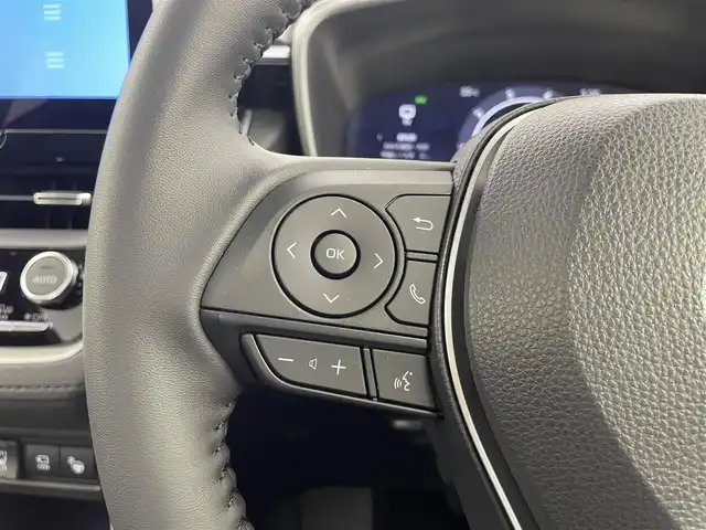 トヨタ カローラ クロス ハイブリッド Z 大分県 2024(令6)年 0.1万km プラチナホワイトパールマイカ トヨタセーフティセンス/・プリクラッシュセーフティ/・レーントレーシングアシスト/・オートマチックハイビーム/・レーダークルーズコントロール/純正ディスプレイオーディオ/（BT/フルセグTV/AppleCarPlay/パノラミックビューモニター/パノラマルーフ/パワーバックドア/LEDオートライト/フォグランプ/ハーフレザーシート/パワーシート/シートヒーター/純正18インチアルミホイール/クリアランスソナー/スマートキー/ETC2.0/保証書