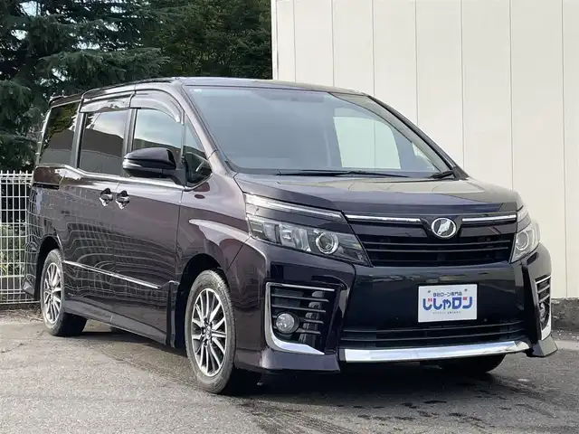 トヨタ ヴォクシー ZS 福島県 2014(平26)年 13.4万km ボルドーマイカメタリック (株)IDOMが運営する【じしゃロン福島店】の自社ローン専用車両になります。こちらは現金またはオートローンご利用時の価格です。自社ローンご希望の方は別途その旨お申付け下さい/純正SDナビ/ETC/片側パワースライドドア/プッシュスタート/アイドリングストップ/ドアバイザー/革巻きステアリング/ステアリングリモコン/ECOモード/フリップダウンモニター/禁煙車