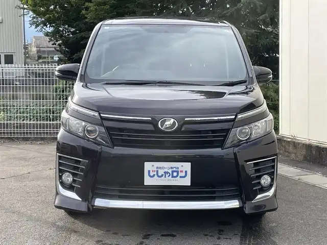 トヨタ ヴォクシー ZS 福島県 2014(平26)年 13.4万km ボルドーマイカメタリック (株)IDOMが運営する【じしゃロン福島店】の自社ローン専用車両になります。こちらは現金またはオートローンご利用時の価格です。自社ローンご希望の方は別途その旨お申付け下さい/純正SDナビ/ETC/片側パワースライドドア/プッシュスタート/アイドリングストップ/ドアバイザー/革巻きステアリング/ステアリングリモコン/ECOモード/フリップダウンモニター/禁煙車