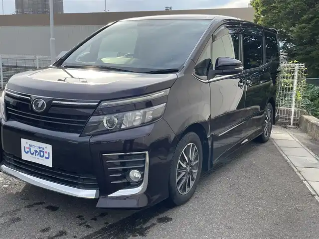 トヨタ ヴォクシー ZS 福島県 2014(平26)年 13.4万km ボルドーマイカメタリック (株)IDOMが運営する【じしゃロン福島店】の自社ローン専用車両になります。こちらは現金またはオートローンご利用時の価格です。自社ローンご希望の方は別途その旨お申付け下さい/純正SDナビ/ETC/片側パワースライドドア/プッシュスタート/アイドリングストップ/ドアバイザー/革巻きステアリング/ステアリングリモコン/ECOモード/フリップダウンモニター/禁煙車