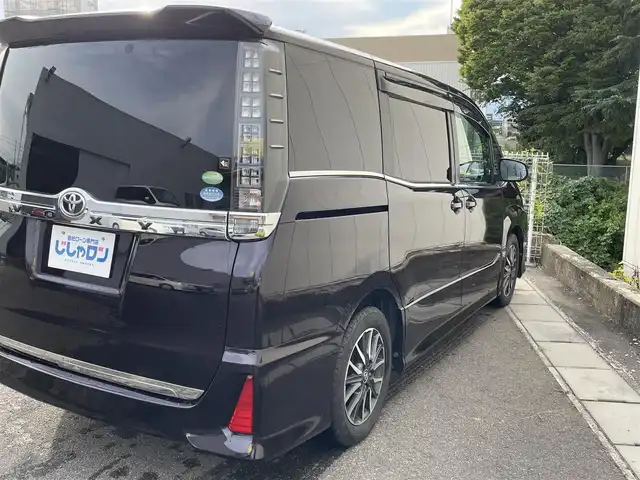 トヨタ ヴォクシー ZS 福島県 2014(平26)年 13.4万km ボルドーマイカメタリック (株)IDOMが運営する【じしゃロン福島店】の自社ローン専用車両になります。こちらは現金またはオートローンご利用時の価格です。自社ローンご希望の方は別途その旨お申付け下さい/純正SDナビ/ETC/片側パワースライドドア/プッシュスタート/アイドリングストップ/ドアバイザー/革巻きステアリング/ステアリングリモコン/ECOモード/フリップダウンモニター/禁煙車