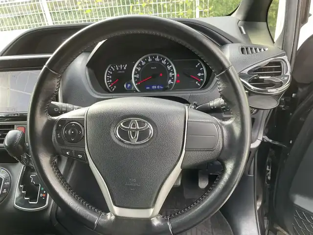 トヨタ ヴォクシー ZS 福島県 2014(平26)年 13.4万km ボルドーマイカメタリック (株)IDOMが運営する【じしゃロン福島店】の自社ローン専用車両になります。こちらは現金またはオートローンご利用時の価格です。自社ローンご希望の方は別途その旨お申付け下さい/純正SDナビ/ETC/片側パワースライドドア/プッシュスタート/アイドリングストップ/ドアバイザー/革巻きステアリング/ステアリングリモコン/ECOモード/フリップダウンモニター/禁煙車