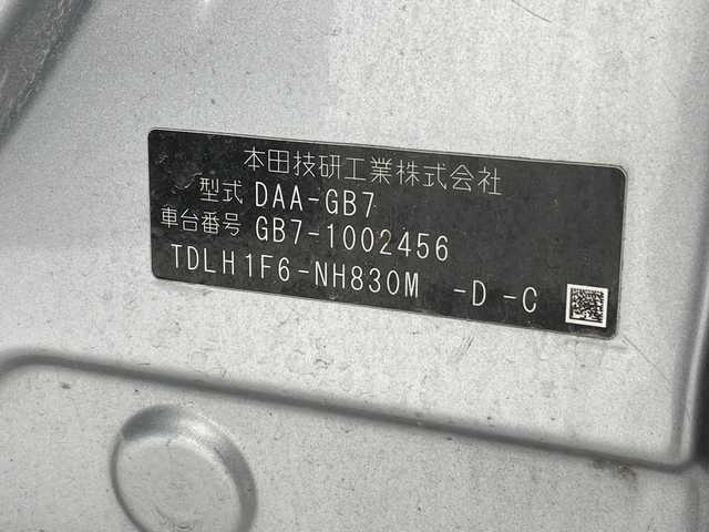 ホンダ フリード ハイブリット G ホンダセンシング 沖縄県 2016(平28)年 8.6万km ルナシルバーM 純正９インチナビ(VXM-175VFNI)　/(フルセグＴＶ　ＣＤ　ＤＶＤ　Bluetooth)　/フリップダウンモニター　/バックカメラ　/ＥＴＣ　/ドライブレコーダー前後　/ホンダセンシング/●衝突軽減ブレーキ〈CMBS〉/●誤発進抑制機能/●ACC〈アダプティブ・クルーズ・コントロール〉/●LKAS〈車線維持支援システム〉/●歩行者事故低減ステアリング/●路外逸脱抑制機能/●先行車発進お知らせ機能/●標識認識機能/両側パワースライドドア　/純正フロアマット　/ＬＥＤヘッドライト/オートヘッドライト/プッシュスタート/スマートキー/純正フロアマット/保証書/取扱説明書