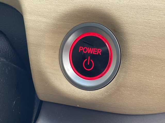 ホンダ フリード ハイブリット G ホンダセンシング 沖縄県 2016(平28)年 8.6万km ルナシルバーM 純正９インチナビ(VXM-175VFNI)　/(フルセグＴＶ　ＣＤ　ＤＶＤ　Bluetooth)　/フリップダウンモニター　/バックカメラ　/ＥＴＣ　/ドライブレコーダー前後　/ホンダセンシング/●衝突軽減ブレーキ〈CMBS〉/●誤発進抑制機能/●ACC〈アダプティブ・クルーズ・コントロール〉/●LKAS〈車線維持支援システム〉/●歩行者事故低減ステアリング/●路外逸脱抑制機能/●先行車発進お知らせ機能/●標識認識機能/両側パワースライドドア　/純正フロアマット　/ＬＥＤヘッドライト/オートヘッドライト/プッシュスタート/スマートキー/純正フロアマット/保証書/取扱説明書