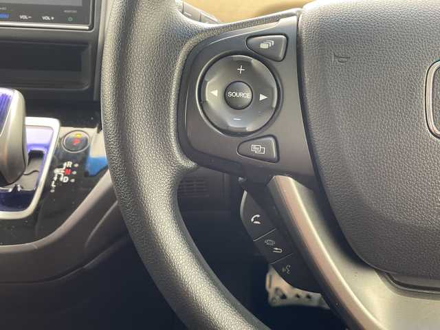 ホンダ フリード ハイブリット G ホンダセンシング 沖縄県 2016(平28)年 8.6万km ルナシルバーM 純正９インチナビ(VXM-175VFNI)　/(フルセグＴＶ　ＣＤ　ＤＶＤ　Bluetooth)　/フリップダウンモニター　/バックカメラ　/ＥＴＣ　/ドライブレコーダー前後　/ホンダセンシング/●衝突軽減ブレーキ〈CMBS〉/●誤発進抑制機能/●ACC〈アダプティブ・クルーズ・コントロール〉/●LKAS〈車線維持支援システム〉/●歩行者事故低減ステアリング/●路外逸脱抑制機能/●先行車発進お知らせ機能/●標識認識機能/両側パワースライドドア　/純正フロアマット　/ＬＥＤヘッドライト/オートヘッドライト/プッシュスタート/スマートキー/純正フロアマット/保証書/取扱説明書