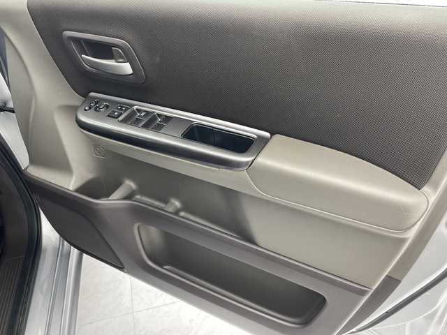 ホンダ フリード ハイブリット G ホンダセンシング 沖縄県 2016(平28)年 8.6万km ルナシルバーM 純正９インチナビ(VXM-175VFNI)　/(フルセグＴＶ　ＣＤ　ＤＶＤ　Bluetooth)　/フリップダウンモニター　/バックカメラ　/ＥＴＣ　/ドライブレコーダー前後　/ホンダセンシング/●衝突軽減ブレーキ〈CMBS〉/●誤発進抑制機能/●ACC〈アダプティブ・クルーズ・コントロール〉/●LKAS〈車線維持支援システム〉/●歩行者事故低減ステアリング/●路外逸脱抑制機能/●先行車発進お知らせ機能/●標識認識機能/両側パワースライドドア　/純正フロアマット　/ＬＥＤヘッドライト/オートヘッドライト/プッシュスタート/スマートキー/純正フロアマット/保証書/取扱説明書