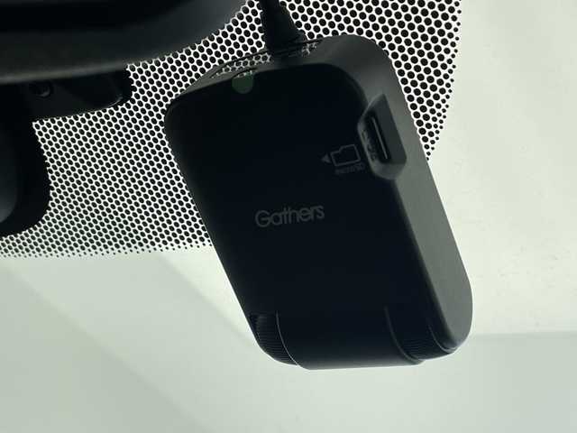 ホンダ フリード ハイブリット G ホンダセンシング 沖縄県 2016(平28)年 8.6万km ルナシルバーM 純正９インチナビ(VXM-175VFNI)　/(フルセグＴＶ　ＣＤ　ＤＶＤ　Bluetooth)　/フリップダウンモニター　/バックカメラ　/ＥＴＣ　/ドライブレコーダー前後　/ホンダセンシング/●衝突軽減ブレーキ〈CMBS〉/●誤発進抑制機能/●ACC〈アダプティブ・クルーズ・コントロール〉/●LKAS〈車線維持支援システム〉/●歩行者事故低減ステアリング/●路外逸脱抑制機能/●先行車発進お知らせ機能/●標識認識機能/両側パワースライドドア　/純正フロアマット　/ＬＥＤヘッドライト/オートヘッドライト/プッシュスタート/スマートキー/純正フロアマット/保証書/取扱説明書