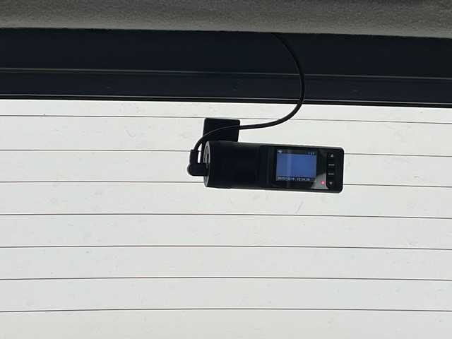 ホンダ フリード ハイブリット G ホンダセンシング 沖縄県 2016(平28)年 8.6万km ルナシルバーM 純正９インチナビ(VXM-175VFNI)　/(フルセグＴＶ　ＣＤ　ＤＶＤ　Bluetooth)　/フリップダウンモニター　/バックカメラ　/ＥＴＣ　/ドライブレコーダー前後　/ホンダセンシング/●衝突軽減ブレーキ〈CMBS〉/●誤発進抑制機能/●ACC〈アダプティブ・クルーズ・コントロール〉/●LKAS〈車線維持支援システム〉/●歩行者事故低減ステアリング/●路外逸脱抑制機能/●先行車発進お知らせ機能/●標識認識機能/両側パワースライドドア　/純正フロアマット　/ＬＥＤヘッドライト/オートヘッドライト/プッシュスタート/スマートキー/純正フロアマット/保証書/取扱説明書