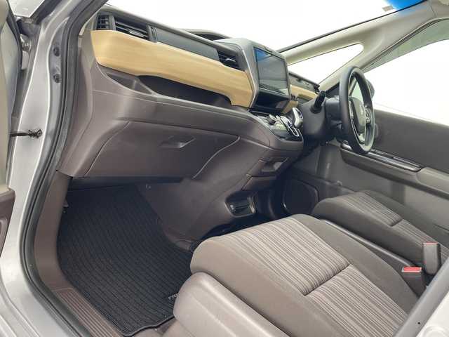 ホンダ フリード ハイブリット G ホンダセンシング 沖縄県 2016(平28)年 8.6万km ルナシルバーM 純正９インチナビ(VXM-175VFNI)　/(フルセグＴＶ　ＣＤ　ＤＶＤ　Bluetooth)　/フリップダウンモニター　/バックカメラ　/ＥＴＣ　/ドライブレコーダー前後　/ホンダセンシング/●衝突軽減ブレーキ〈CMBS〉/●誤発進抑制機能/●ACC〈アダプティブ・クルーズ・コントロール〉/●LKAS〈車線維持支援システム〉/●歩行者事故低減ステアリング/●路外逸脱抑制機能/●先行車発進お知らせ機能/●標識認識機能/両側パワースライドドア　/純正フロアマット　/ＬＥＤヘッドライト/オートヘッドライト/プッシュスタート/スマートキー/純正フロアマット/保証書/取扱説明書