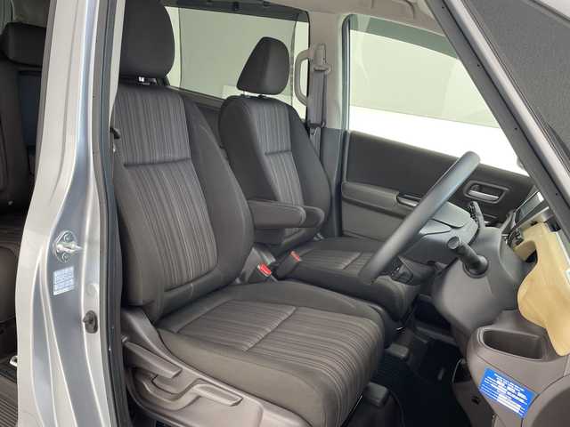 ホンダ フリード ハイブリット G ホンダセンシング 沖縄県 2016(平28)年 8.6万km ルナシルバーM 純正９インチナビ(VXM-175VFNI)　/(フルセグＴＶ　ＣＤ　ＤＶＤ　Bluetooth)　/フリップダウンモニター　/バックカメラ　/ＥＴＣ　/ドライブレコーダー前後　/ホンダセンシング/●衝突軽減ブレーキ〈CMBS〉/●誤発進抑制機能/●ACC〈アダプティブ・クルーズ・コントロール〉/●LKAS〈車線維持支援システム〉/●歩行者事故低減ステアリング/●路外逸脱抑制機能/●先行車発進お知らせ機能/●標識認識機能/両側パワースライドドア　/純正フロアマット　/ＬＥＤヘッドライト/オートヘッドライト/プッシュスタート/スマートキー/純正フロアマット/保証書/取扱説明書