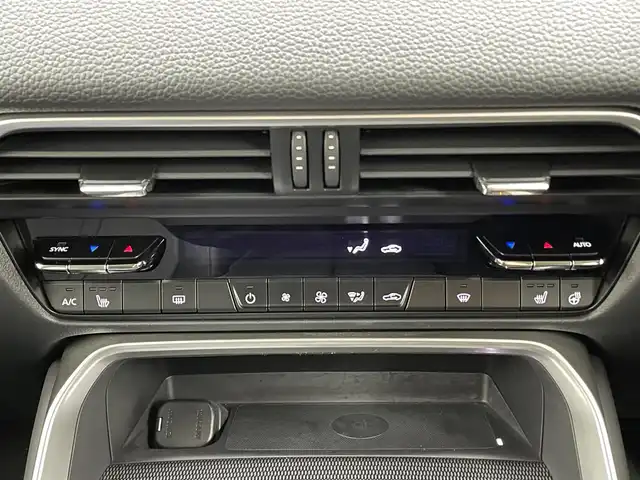 マツダ ＣＸ－６０ XD Lパッケージ 熊本県 2023(令5)年 4万km ジェットブラックマイカ ワンオーナー　/禁煙車　/純正１２．３インチＤＡ（ＡｐｐｌＣａｒＰｌａｙ・ＡｎｄｒｏｉｄＡｕｔｏ・ＢＴ・フルセグ・HDMI）/アラウンドビューモニター/アダブティブクルーズコントロール/前後ドライブレコーダー　/ビルトインＥＴＣ　/前後クリアランスソナー/衝突軽減ブレーキ/ブラインドスポットモニター/レーンキープアシスト/アイドリングストップ/横滑り防止/全席シートヒーター/ステアリングヒーター/前席パワーシート/置くだけ充電/100V充電/ヘッドアップディスプレイ/パワーバックドア/純正フロアマット/純正２０インチAW/オートライト/オートマチックハイビーム/LEDヘッドライト/スマートキー/プッシュスタート