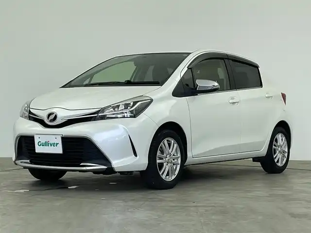 トヨタ ヴィッツ ジュエラ 群馬県 2015(平27)年 8万km ホワイトパールクリスタルシャイン 禁煙車 社外ディスプレイオーディオ Bluetooth ビルトインETC デジタルインナーミラー型ドライブレコーダー　後ろドライブレコーダー スマートキー　プッシュスタート　横滑り防止装置　エアコン