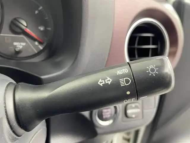 トヨタ ヴィッツ ジュエラ 群馬県 2015(平27)年 8万km ホワイトパールクリスタルシャイン 禁煙車 社外ディスプレイオーディオ Bluetooth ビルトインETC デジタルインナーミラー型ドライブレコーダー　後ろドライブレコーダー スマートキー　プッシュスタート　横滑り防止装置　エアコン
