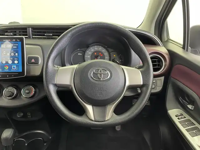 トヨタ ヴィッツ ジュエラ 群馬県 2015(平27)年 8万km ホワイトパールクリスタルシャイン 禁煙車 社外ディスプレイオーディオ Bluetooth ビルトインETC デジタルインナーミラー型ドライブレコーダー　後ろドライブレコーダー スマートキー　プッシュスタート　横滑り防止装置　エアコン