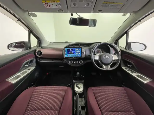 トヨタ ヴィッツ ジュエラ 群馬県 2015(平27)年 8万km ホワイトパールクリスタルシャイン 禁煙車 社外ディスプレイオーディオ Bluetooth ビルトインETC デジタルインナーミラー型ドライブレコーダー　後ろドライブレコーダー スマートキー　プッシュスタート　横滑り防止装置　エアコン
