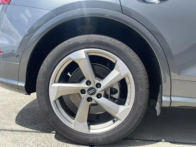 アウディ Ｑ５ 2．0TFSIクワトロ スポーツ 東京都 2018(平30)年 3.8万km デイトナグレーパールエフェクト S-Lineパッケージ/純正HDDナビ/フルセグTV/バックモニター/クルーズコントロール/純正LEDヘッドライト/S-Lineバンパー/S-Lineエクステリアロゴ/ドアシルトリムS-Lineロゴ/ハーフレザーシート/純正20インチアルミホイール/ルーフレール/プッシュスタート/D席/N席パワーシート/D席/N席シートヒーター/パークアシスト/ステアリングスイッチ/ハンズフリーフォン/純正トノカバー/スペアキー/電動リアゲート