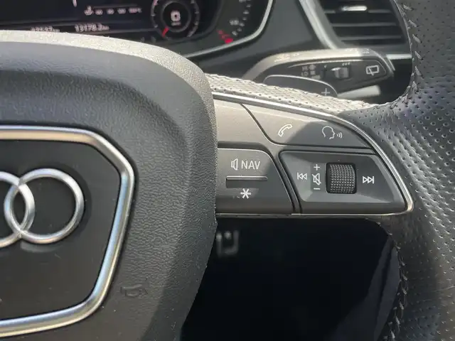 アウディ Ｑ５ 2．0TFSIクワトロ スポーツ 東京都 2018(平30)年 3.8万km デイトナグレーパールエフェクト S-Lineパッケージ/純正HDDナビ/フルセグTV/バックモニター/クルーズコントロール/純正LEDヘッドライト/S-Lineバンパー/S-Lineエクステリアロゴ/ドアシルトリムS-Lineロゴ/ハーフレザーシート/純正20インチアルミホイール/ルーフレール/プッシュスタート/D席/N席パワーシート/D席/N席シートヒーター/パークアシスト/ステアリングスイッチ/ハンズフリーフォン/純正トノカバー/スペアキー/電動リアゲート