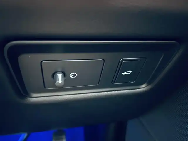 ランドローバー レンジローバースポーツ オートバイオグラフィーダイナミ 大阪府 2019(令1)年 3.9万km グレー 純正ナビ/・フルセグTV/ラジオ/Bluetooth		/全方位カメラ/ETC【DSRC】	/MERIDIANサウンドシステム/茶/黒コンビレザーシート 			/前席パワーシート/エアーシート		/前後席シートヒーター/クリアランスソナー/衝突回避システム/レーンディパーチャーアラート/ブラインドスポットモニター/クロストラフィックモニター		/パワーバックドア/純正21インチAW/オートライト/純正LEDライト/フロント/バックフォグ/プッシュEgスタート/ストップ/スマートキー×2/ターンランプ付電動格納ドアミラー