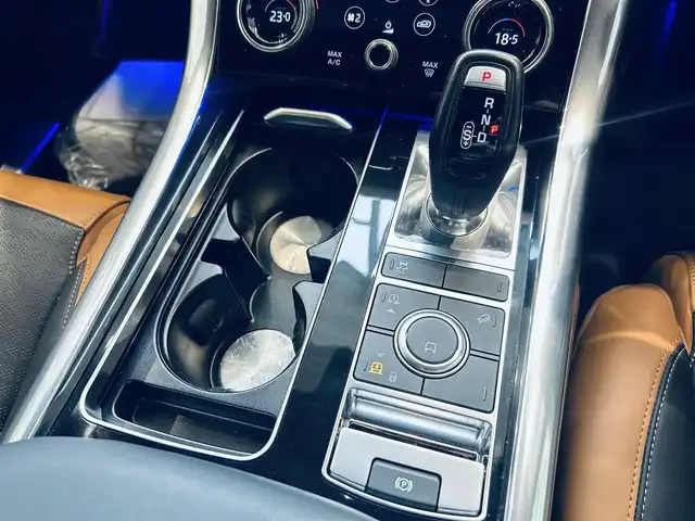 ランドローバー レンジローバースポーツ オートバイオグラフィーダイナミ 大阪府 2019(令1)年 3.9万km グレー 純正ナビ/・フルセグTV/ラジオ/Bluetooth		/全方位カメラ/ETC【DSRC】	/MERIDIANサウンドシステム/茶/黒コンビレザーシート 			/前席パワーシート/エアーシート		/前後席シートヒーター/クリアランスソナー/衝突回避システム/レーンディパーチャーアラート/ブラインドスポットモニター/クロストラフィックモニター		/パワーバックドア/純正21インチAW/オートライト/純正LEDライト/フロント/バックフォグ/プッシュEgスタート/ストップ/スマートキー×2/ターンランプ付電動格納ドアミラー