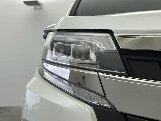 トヨタ ノア Si ダブルバイビーⅢ 群馬県 2020(令2)年 7万km ホワイトパールクリスタルシャイン 純正１０インチナビ　バックカメラ　両側パワースライドドア　クルーズコントロール　ＬＥＤ　ハーフレザーシート　純正１６インチＡＷ　ステアリングリモコン　ドライブレコーダー　ＥＴＣ２．０　禁煙車