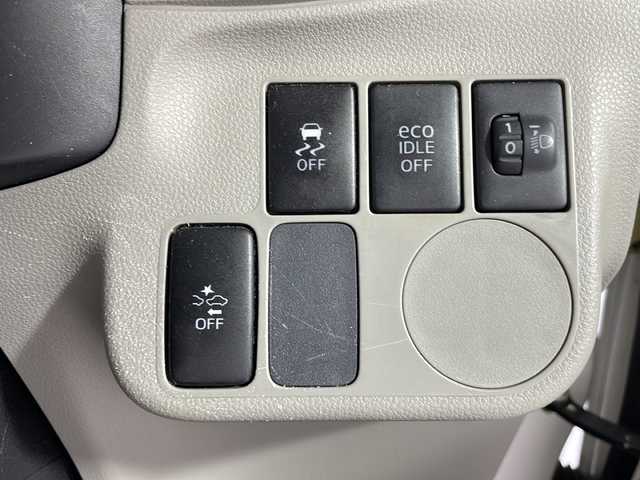 ダイハツ ミラ イース L 沖縄県 2017(平29)年 6.1万km ホワイト 禁煙車　/スマートアシスト　/社外ナビ　Ｂｌｕｅｔｏｏｔｈ　ＤＶＤ　ＣＤ　ラジオ　/ＥＴＣ