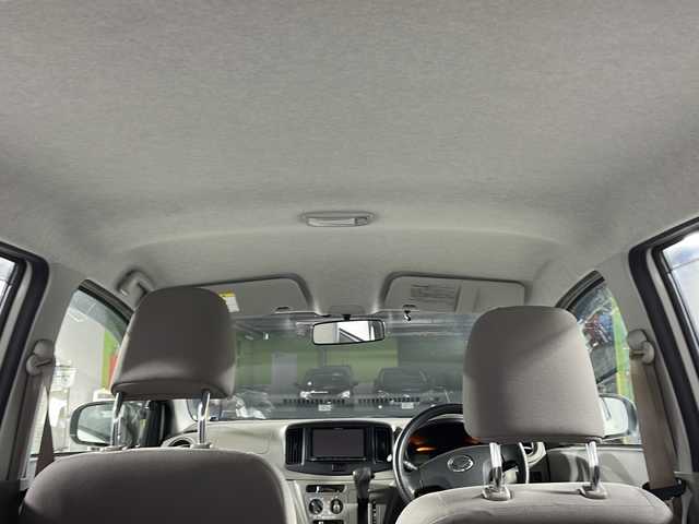 ダイハツ ミラ イース L 沖縄県 2017(平29)年 6.1万km ホワイト 禁煙車　/スマートアシスト　/社外ナビ　Ｂｌｕｅｔｏｏｔｈ　ＤＶＤ　ＣＤ　ラジオ　/ＥＴＣ