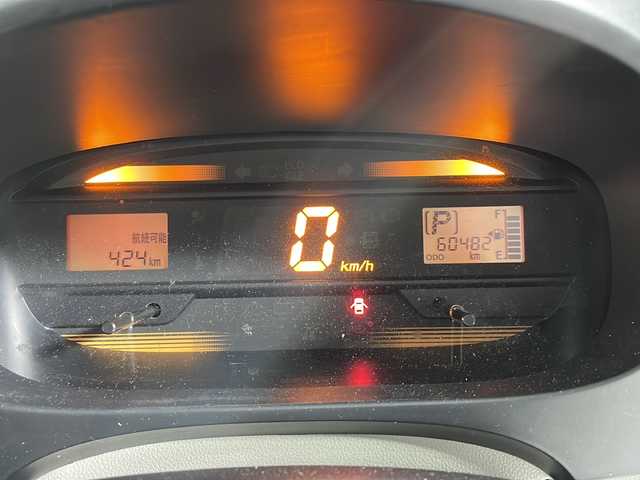 ダイハツ ミラ イース L 沖縄県 2017(平29)年 6.1万km ホワイト 禁煙車　/スマートアシスト　/社外ナビ　Ｂｌｕｅｔｏｏｔｈ　ＤＶＤ　ＣＤ　ラジオ　/ＥＴＣ