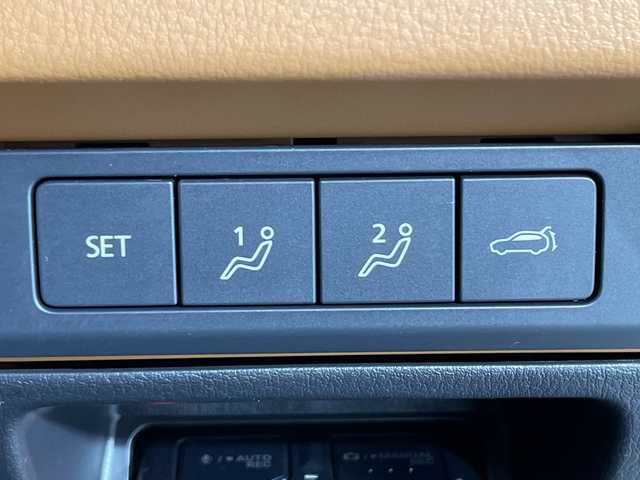 マツダ ＣＸ－６０ XD HV プレミアムスポーツ 神奈川県 2022(令4)年 2.4万km プラチナクォーツメタリック 4WD【ヒルディセントコントロール/リアフォグランプ】/ディーゼルターボ/マツダコネクト12.3型SDナビゲーション/フルセグ　Bluetooth　USB　HDMI/BOSEサウンドシステム/パノラマサンルーフ【ツイン】/パワーバックドア/-ACTIVSENSE/スマートブレーキサポート/誤発進抑制制御/車線逸脱警報システム/降車支援機能付ブラインドスポットモニタリング/レーンキープアシストシステム/緊急時車線維持支援/接近車両検知/レーダークルーズコントロール/クルージングトラフィックサポート/革巻きステアリング/パドルシフト/ステアリングヒーター/電動チルトテレスコピックステアリング/交通標識認識システム/ドライバー異常対応システム/革/レガーヌコンビシート/前席パワーシート/ペンチレーション/前席後席シートヒーター/ドライバーパソナライズ/アドバンストキーレスエントリーシステム/ワイヤレス充電器/AC100Vコンセント/社外前後ドライブレコーダー/純正ETC/アダブティブLEDヘッドランプ/純正20インチアルミホイール/スペアキー