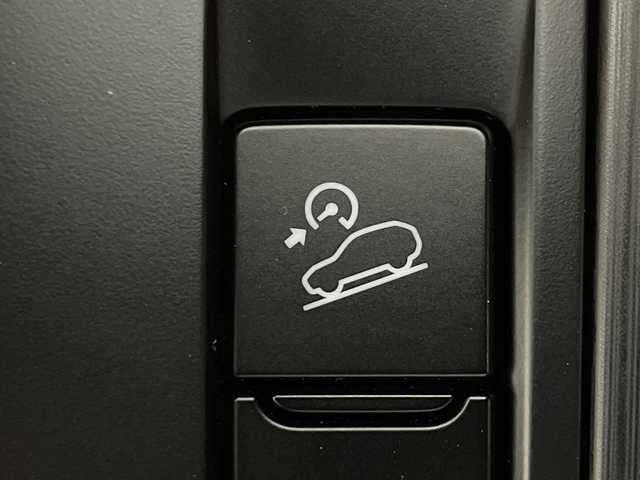 マツダ ＣＸ－６０ XD HV プレミアムスポーツ 神奈川県 2022(令4)年 2.4万km プラチナクォーツメタリック 4WD【ヒルディセントコントロール/リアフォグランプ】/ディーゼルターボ/マツダコネクト12.3型SDナビゲーション/フルセグ　Bluetooth　USB　HDMI/BOSEサウンドシステム/パノラマサンルーフ【ツイン】/パワーバックドア/-ACTIVSENSE/スマートブレーキサポート/誤発進抑制制御/車線逸脱警報システム/降車支援機能付ブラインドスポットモニタリング/レーンキープアシストシステム/緊急時車線維持支援/接近車両検知/レーダークルーズコントロール/クルージングトラフィックサポート/革巻きステアリング/パドルシフト/ステアリングヒーター/電動チルトテレスコピックステアリング/交通標識認識システム/ドライバー異常対応システム/革/レガーヌコンビシート/前席パワーシート/ペンチレーション/前席後席シートヒーター/ドライバーパソナライズ/アドバンストキーレスエントリーシステム/ワイヤレス充電器/AC100Vコンセント/社外前後ドライブレコーダー/純正ETC/アダブティブLEDヘッドランプ/純正20インチアルミホイール/スペアキー