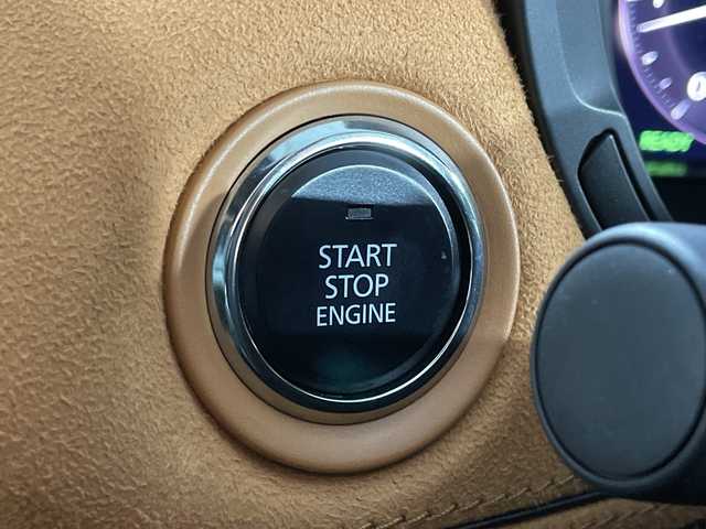 マツダ ＣＸ－６０ XD HV プレミアムスポーツ 神奈川県 2022(令4)年 2.4万km プラチナクォーツメタリック 4WD【ヒルディセントコントロール/リアフォグランプ】/ディーゼルターボ/マツダコネクト12.3型SDナビゲーション/フルセグ　Bluetooth　USB　HDMI/BOSEサウンドシステム/パノラマサンルーフ【ツイン】/パワーバックドア/-ACTIVSENSE/スマートブレーキサポート/誤発進抑制制御/車線逸脱警報システム/降車支援機能付ブラインドスポットモニタリング/レーンキープアシストシステム/緊急時車線維持支援/接近車両検知/レーダークルーズコントロール/クルージングトラフィックサポート/革巻きステアリング/パドルシフト/ステアリングヒーター/電動チルトテレスコピックステアリング/交通標識認識システム/ドライバー異常対応システム/革/レガーヌコンビシート/前席パワーシート/ペンチレーション/前席後席シートヒーター/ドライバーパソナライズ/アドバンストキーレスエントリーシステム/ワイヤレス充電器/AC100Vコンセント/社外前後ドライブレコーダー/純正ETC/アダブティブLEDヘッドランプ/純正20インチアルミホイール/スペアキー