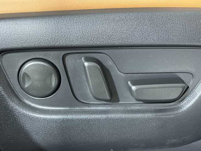 マツダ ＣＸ－６０ XD HV プレミアムスポーツ 神奈川県 2022(令4)年 2.4万km プラチナクォーツメタリック 4WD【ヒルディセントコントロール/リアフォグランプ】/ディーゼルターボ/マツダコネクト12.3型SDナビゲーション/フルセグ　Bluetooth　USB　HDMI/BOSEサウンドシステム/パノラマサンルーフ【ツイン】/パワーバックドア/-ACTIVSENSE/スマートブレーキサポート/誤発進抑制制御/車線逸脱警報システム/降車支援機能付ブラインドスポットモニタリング/レーンキープアシストシステム/緊急時車線維持支援/接近車両検知/レーダークルーズコントロール/クルージングトラフィックサポート/革巻きステアリング/パドルシフト/ステアリングヒーター/電動チルトテレスコピックステアリング/交通標識認識システム/ドライバー異常対応システム/革/レガーヌコンビシート/前席パワーシート/ペンチレーション/前席後席シートヒーター/ドライバーパソナライズ/アドバンストキーレスエントリーシステム/ワイヤレス充電器/AC100Vコンセント/社外前後ドライブレコーダー/純正ETC/アダブティブLEDヘッドランプ/純正20インチアルミホイール/スペアキー