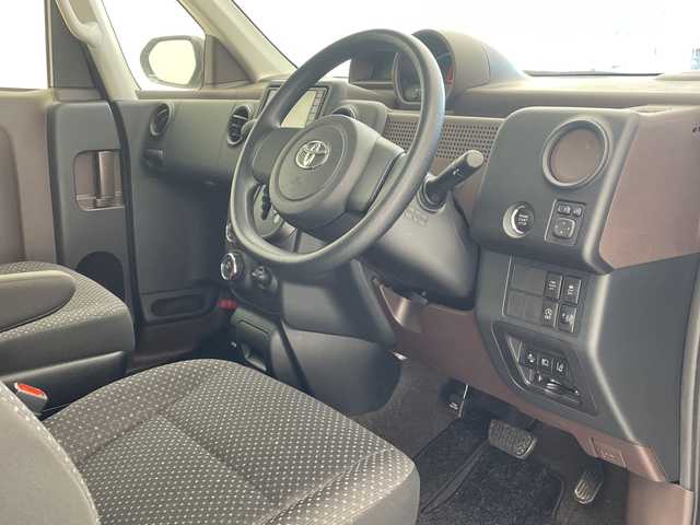 トヨタ スペイド F 沖縄県 2017(平29)年 4.1万km ブラックマイカ 純正ナビ　（NSCD-W66）/（ＴＶ　ＣＤ　Ｂｌｕｅｔｏｏｔｈ　SD）/バックカメラ　/前後ドライブレコーダー　/ＥＴＣ　/片側パワースライドドア/プッシュスタート　/スマートキー　/衝突軽減　/レーンキープアシスト　/純正フロアマット/社外AW/アイドリングストップ/ミュージックプレイヤー[AUX]