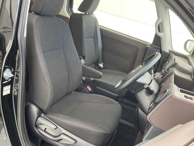 トヨタ スペイド F 沖縄県 2017(平29)年 4.1万km ブラックマイカ 純正ナビ　（NSCD-W66）/（ＴＶ　ＣＤ　Ｂｌｕｅｔｏｏｔｈ　SD）/バックカメラ　/前後ドライブレコーダー　/ＥＴＣ　/片側パワースライドドア/プッシュスタート　/スマートキー　/衝突軽減　/レーンキープアシスト　/純正フロアマット/社外AW/アイドリングストップ/ミュージックプレイヤー[AUX]