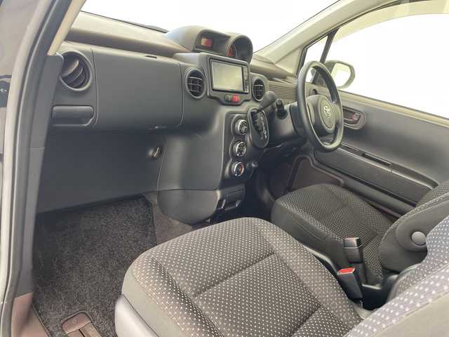 トヨタ スペイド F 沖縄県 2017(平29)年 4.1万km ブラックマイカ 純正ナビ　（NSCD-W66）/（ＴＶ　ＣＤ　Ｂｌｕｅｔｏｏｔｈ　SD）/バックカメラ　/前後ドライブレコーダー　/ＥＴＣ　/片側パワースライドドア/プッシュスタート　/スマートキー　/衝突軽減　/レーンキープアシスト　/純正フロアマット/社外AW/アイドリングストップ/ミュージックプレイヤー[AUX]