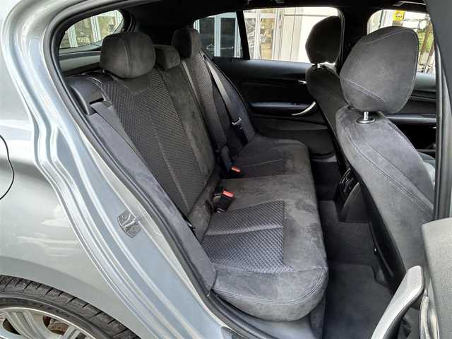 ＢＭＷ １１６ｉ Mスポーツ 東京都 2014(平26)年 1.6万km グレイシャーシルバー ○純正ナビ/ (Bluetooth/AUX/USB/CD/DVD)/〇バックカメラ/〇リアコーナーセンサー/〇スマートキー/〇プッシュスタート/〇オートライト/〇HIDヘッドライト/〇純正フォグ/〇純正リアフォグ/〇ステアリングスイッチ/〇革巻きステアリング/〇リア5面フィルム加工/〇電動格納ウインカーミラー/〇ISOFIX/〇トノカバー/〇フロアマット/〇W＋サイドエアバッグ/〇取扱説明書