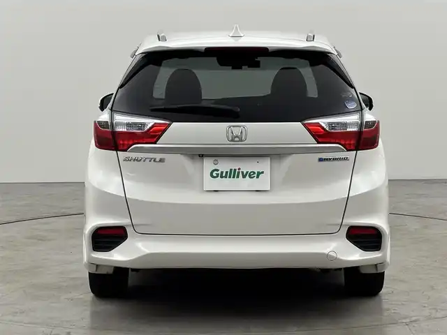 ホンダ シャトル ハイブリッド Z 福岡県 2015(平27)年 10.6万km ホワイトオーキッドパール 純正ナビ／フルセグＴＶ　/バックカメラ　/ビルトインＥＴＣ　/前後ドラレコ　/クルーズコントロール　/シティブレーキアクティブシステム　/パドルシフト　/フロントガラス熱線スイッチ　/ECON　/ハーフレザー　/シートヒーター　/ステアリングスイッチ　/純正１６インチアルミホイール　/LEDヘッドライト