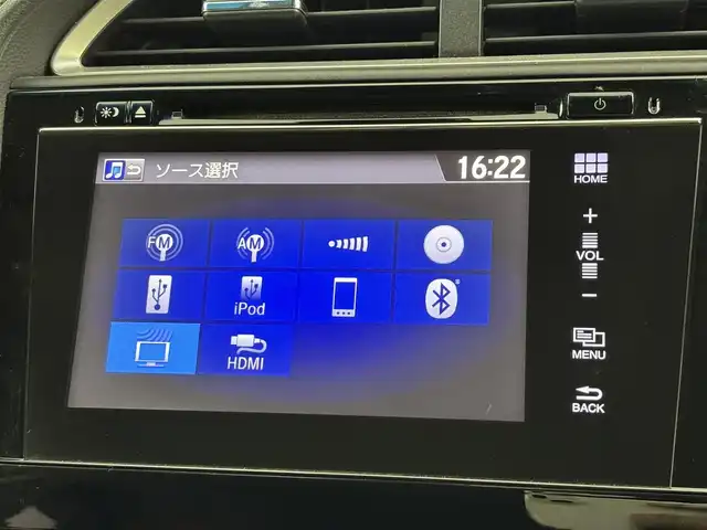 ホンダ シャトル ハイブリッド Z 福岡県 2015(平27)年 10.6万km ホワイトオーキッドパール 純正ナビ／フルセグＴＶ　/バックカメラ　/ビルトインＥＴＣ　/前後ドラレコ　/クルーズコントロール　/シティブレーキアクティブシステム　/パドルシフト　/フロントガラス熱線スイッチ　/ECON　/ハーフレザー　/シートヒーター　/ステアリングスイッチ　/純正１６インチアルミホイール　/LEDヘッドライト