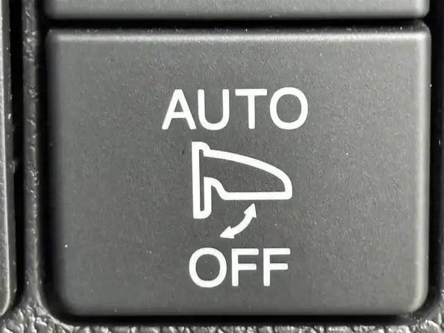 ホンダ シャトル ハイブリッド Z 福岡県 2015(平27)年 10.6万km ホワイトオーキッドパール 純正ナビ／フルセグＴＶ　/バックカメラ　/ビルトインＥＴＣ　/前後ドラレコ　/クルーズコントロール　/シティブレーキアクティブシステム　/パドルシフト　/フロントガラス熱線スイッチ　/ECON　/ハーフレザー　/シートヒーター　/ステアリングスイッチ　/純正１６インチアルミホイール　/LEDヘッドライト