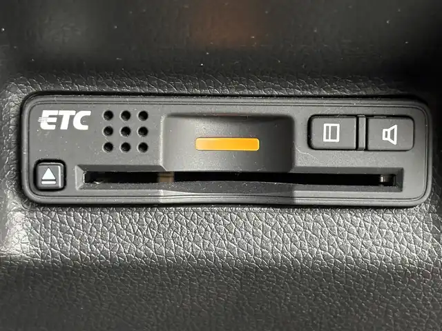 ホンダ シャトル ハイブリッド Z 福岡県 2015(平27)年 10.6万km ホワイトオーキッドパール 純正ナビ／フルセグＴＶ　/バックカメラ　/ビルトインＥＴＣ　/前後ドラレコ　/クルーズコントロール　/シティブレーキアクティブシステム　/パドルシフト　/フロントガラス熱線スイッチ　/ECON　/ハーフレザー　/シートヒーター　/ステアリングスイッチ　/純正１６インチアルミホイール　/LEDヘッドライト