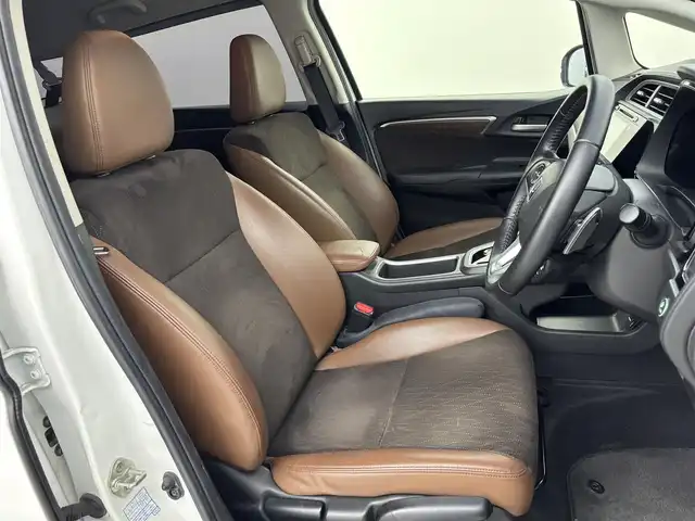 ホンダ シャトル ハイブリッド Z 福岡県 2015(平27)年 10.6万km ホワイトオーキッドパール 純正ナビ／フルセグＴＶ　/バックカメラ　/ビルトインＥＴＣ　/前後ドラレコ　/クルーズコントロール　/シティブレーキアクティブシステム　/パドルシフト　/フロントガラス熱線スイッチ　/ECON　/ハーフレザー　/シートヒーター　/ステアリングスイッチ　/純正１６インチアルミホイール　/LEDヘッドライト