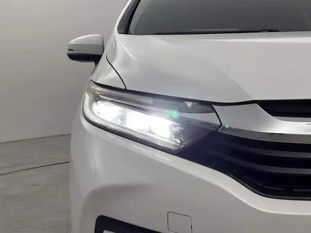 ホンダ シャトル ハイブリッド Z 福岡県 2015(平27)年 10.6万km ホワイトオーキッドパール 純正ナビ／フルセグＴＶ　/バックカメラ　/ビルトインＥＴＣ　/前後ドラレコ　/クルーズコントロール　/シティブレーキアクティブシステム　/パドルシフト　/フロントガラス熱線スイッチ　/ECON　/ハーフレザー　/シートヒーター　/ステアリングスイッチ　/純正１６インチアルミホイール　/LEDヘッドライト