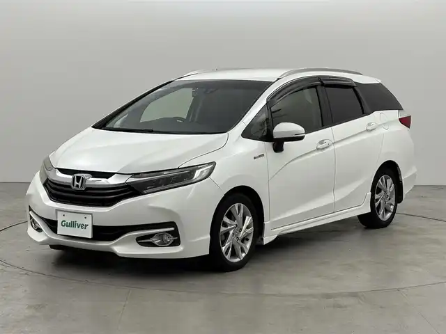 ホンダ シャトル ハイブリッド Z 福岡県 2015(平27)年 10.6万km ホワイトオーキッドパール 純正ナビ／フルセグＴＶ　/バックカメラ　/ビルトインＥＴＣ　/前後ドラレコ　/クルーズコントロール　/シティブレーキアクティブシステム　/パドルシフト　/フロントガラス熱線スイッチ　/ECON　/ハーフレザー　/シートヒーター　/ステアリングスイッチ　/純正１６インチアルミホイール　/LEDヘッドライト