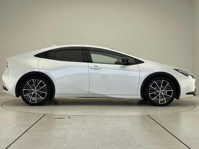 トヨタ プリウス Z 愛知県 2023(令5)年 2.3万km プラチナホワイトパールマイカ トヨタセーフティセンス/アドバンストパーク/純正12.3型ディスプレイオーディオ　ナビ機能なし/全方位カメラ/レーダークルーズコントロール/シートヒーター/エアシート/バックカメラ/電動リアゲート/パワーシート/コーナーセンサー/純正アルミホイール/ETC2.0/ブラインドスポットモニター/LEDヘッドライト/ステアリングヒーター/オートマチックハイビーム/衝突軽減システム/フルセグ/Bluetooth/ステアリングスイッチ/スマートキー/プッシュスタート