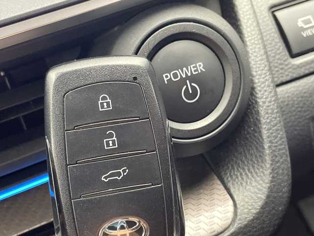 トヨタ プリウス Z 愛知県 2023(令5)年 2.3万km プラチナホワイトパールマイカ トヨタセーフティセンス/アドバンストパーク/純正12.3型ディスプレイオーディオ　ナビ機能なし/全方位カメラ/レーダークルーズコントロール/シートヒーター/エアシート/バックカメラ/電動リアゲート/パワーシート/コーナーセンサー/純正アルミホイール/ETC2.0/ブラインドスポットモニター/LEDヘッドライト/ステアリングヒーター/オートマチックハイビーム/衝突軽減システム/フルセグ/Bluetooth/ステアリングスイッチ/スマートキー/プッシュスタート