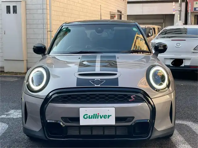 ＭＩＮＩ ＢＭＷ ミニ クーパー S クラシックトリム 東京都 2021(令3)年 0.9万km グレーⅡ 登録時走行8224km/ワンオーナー/クラシックトリム/・ブラックルーフ/ブラックドアミラー/・17インチブラック塗装AW/・アンビエントライト/・ハーフレザーシート（合皮）/ボンネットストライプ/インテリジェントセーフティ/アクティブクルーズコントロール/純正HDDナビ/社外地デジチューナー/バックカメラ/ルームミラー内蔵ETC/360度ドライブレコーダー/LEDライト/スマートキー/パーキングアシスト/R4.5.6年記録簿/保証書・取説/スペアキー