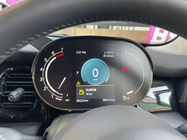 ＭＩＮＩ ＢＭＷ ミニ クーパー S クラシックトリム 東京都 2021(令3)年 0.9万km グレーⅡ 登録時走行8224km/ワンオーナー/クラシックトリム/・ブラックルーフ/ブラックドアミラー/・17インチブラック塗装AW/・アンビエントライト/・ハーフレザーシート（合皮）/ボンネットストライプ/インテリジェントセーフティ/アクティブクルーズコントロール/純正HDDナビ/社外地デジチューナー/バックカメラ/ルームミラー内蔵ETC/360度ドライブレコーダー/LEDライト/スマートキー/パーキングアシスト/R4.5.6年記録簿/保証書・取説/スペアキー