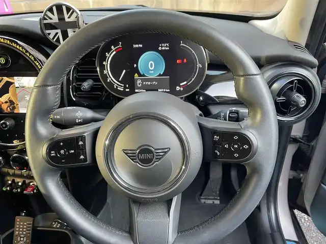 ＭＩＮＩ ＢＭＷ ミニ クーパー S クラシックトリム 東京都 2021(令3)年 0.9万km グレーⅡ 登録時走行8224km/ワンオーナー/クラシックトリム/・ブラックルーフ/ブラックドアミラー/・17インチブラック塗装AW/・アンビエントライト/・ハーフレザーシート（合皮）/ボンネットストライプ/インテリジェントセーフティ/アクティブクルーズコントロール/純正HDDナビ/社外地デジチューナー/バックカメラ/ルームミラー内蔵ETC/360度ドライブレコーダー/LEDライト/スマートキー/パーキングアシスト/R4.5.6年記録簿/保証書・取説/スペアキー