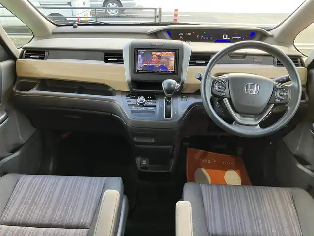 ホンダ フリード G ホンダセンシング 神奈川県 2018(平30)年 3.8万km プレミアムスパークルブラックパール ワンオーナー/新車保証書/取扱説明書/社外ナビ・フルセグTV/CD・DVDビデオ/Bluetooth/ETC/社外ドライブレコーダー/両側パワースライドドア/ホンダセンシング/・衝突軽減グレーキ/・歩行者事故低減ステアリング/・アダプティブクルーズコントロール/・車線維持支援システム/・路外逸脱制御装置/・誤発進抑制機能/・先行車発進お知らせ機能/・標識認識機能/・マルチインフォメーションディスプレイ/ステアリングスイッチ