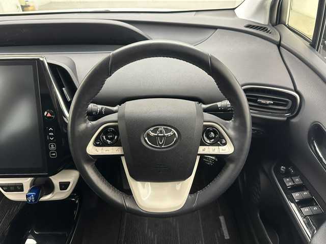 トヨタ プリウス ＰＨＶ A 兵庫県 2017(平29)年 4.8万km ホワイトパールクリスタルシャイン メーカー11インチナビゲーション/（Bluetooth/フルセグ/USB）/バックカメラ/純正ビルトインETC2.0/社外ドライブレコーダー/トヨタセーフティセンス/・プリクラッシュセーフティ/・レーンディパーチャーアラート/・レーダークルーズコントロール/・アダプティブハイビーム/・ブラインドスポットモニター/・インテリジェントクリアランスソナー/シートヒーター（D/N席）/LEDヘッドライト/LEDフォグランプ/純正15インチアルミホイール/純正フロアマット/純正ドアバイザー