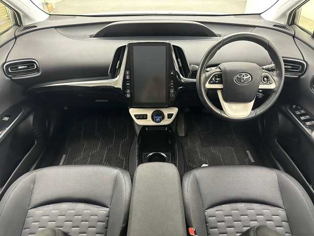 トヨタ プリウス ＰＨＶ A 兵庫県 2017(平29)年 4.8万km ホワイトパールクリスタルシャイン メーカー11インチナビゲーション/（Bluetooth/フルセグ/USB）/バックカメラ/純正ビルトインETC2.0/社外ドライブレコーダー/トヨタセーフティセンス/・プリクラッシュセーフティ/・レーンディパーチャーアラート/・レーダークルーズコントロール/・アダプティブハイビーム/・ブラインドスポットモニター/・インテリジェントクリアランスソナー/シートヒーター（D/N席）/LEDヘッドライト/LEDフォグランプ/純正15インチアルミホイール/純正フロアマット/純正ドアバイザー
